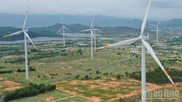 Tập trung vào năng lượng tái tạo được xem là hướng đi đúng đắn cho chuyển dịch năng lượng bền vững. (Ảnh: VĂN DUY)