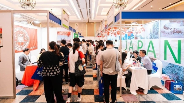Đông đảo học sinh, sinh viên và phụ huynh tham dự hội thảo. (Ảnh: Đại sứ quán Nhật Bản tại Việt Nam)