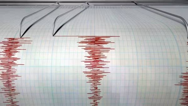 Động đất độ lớn 7,4 ở Indonesia, ban hành cảnh báo sóng thần