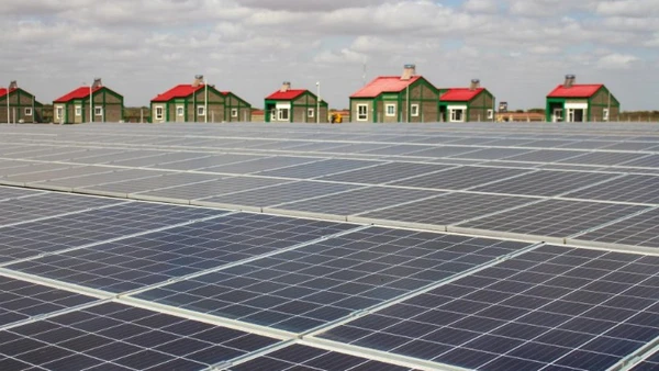 Nhà máy điện mặt trời Garissa ở đông bắc Kenya. (Ảnh: Xinhua)