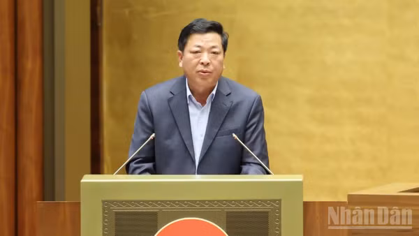 Chuyển mạnh từ tiền kiểm sang hậu kiểm, gắn với tăng cường kiểm tra giám sát