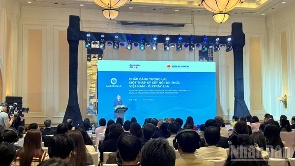 Toàn cảnh lễ kỷ niệm. (Ảnh: TRUNG HƯNG)