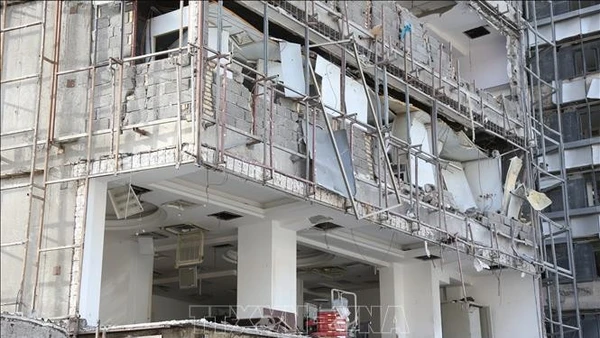 Bệnh viện bị phá hủy sau cuộc không kích tại Tehran, Iran, ngày 7/3/2026. (Ảnh: THX/TTXVN)