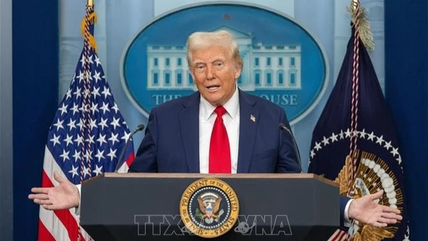 Tổng thống Mỹ Donald Trump phát biểu tại Nhà trắng. (Ảnh: THX/TTXVN)