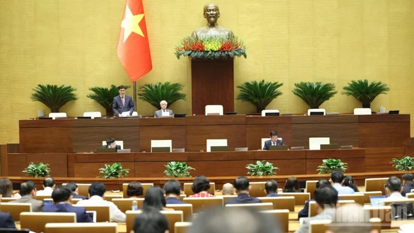 Quang cảnh phiên họp của Quốc hội chiều 8/12. (Ảnh: DUY LINH)