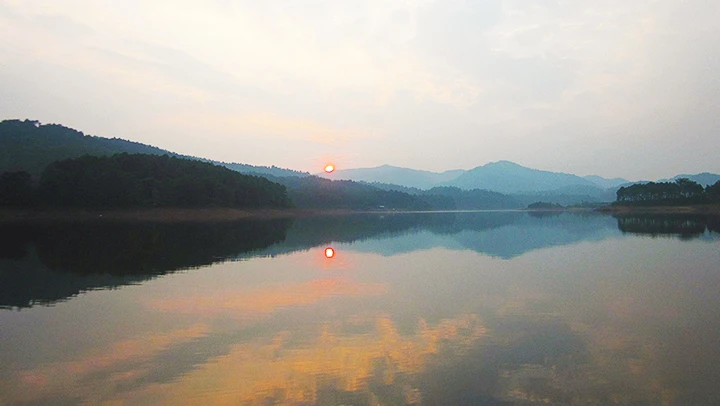 Rong chơi hồ trên núi