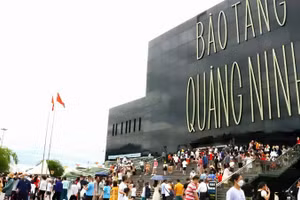 Du khách tham quan Bảo tàng Quảng Ninh tăng mạnh trong các ngày nghỉ lễ 30/4 và 1/5.