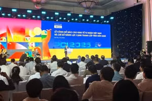 Quang cảnh lễ công bố.