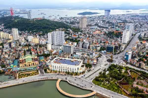 Toàn cảnh đô thị Quảng Ninh nhìn từ trên cao.