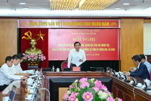 Đồng chí Bùi Văn Nghiêm chủ trì hội nghị. (Ảnh: THẾ ĐẠI)