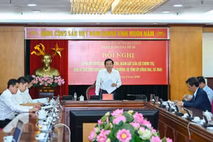 Đồng chí Bùi Văn Nghiêm chủ trì hội nghị. (Ảnh: THẾ ĐẠI)