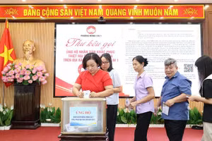Nhiều tập thể, cá nhân trên địa bàn phường Móng Cái 1 ủng hộ người dân bị thiệt hại do bão số 1 gây ra.