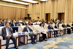 Đại biểu tỉnh Quảng Ninh và Khu tự trị dân tộc Choang Quảng Tây dự hội nghị. (Ảnh: QMG)