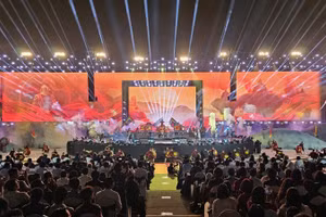 Lễ khai mạc năm Du lịch quốc gia 2026 được dàn dựng công phu, kết hợp âm nhạc với hiệu ứng ánh sáng hiện đại.