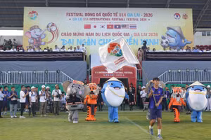 Lễ khai mạc Festival Bóng đá trẻ quốc tế-Gia Lai 2026 diễn ra tại sân vận động Pleiku Arena. (Ảnh: MINH VỸ)