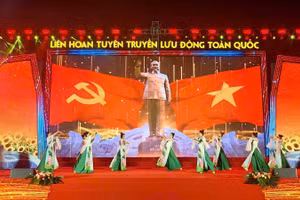 Chương trình nghệ thuật tại đêm khai mạc Liên hoan Tuyên truyền lưu động toàn quốc năm 2026.