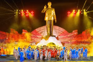 Mở đầu chương trình là khúc giao hòa non nước.