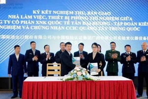 Công ty Cổ phần xuất nhập khẩu quốc tế Tân Đại Dương (Việt Nam) và Tập đoàn Kiểm nghiệm Trung Quốc - Công ty trách nhiệm hữu hạn Quảng Tây, Chi nhánh Đông Hưng (Trung Quốc) đã ký kết nghiệm thu, bàn giao nhà làm việc và toàn bộ trang thiết bị phòng thí nghiệm nông sản và thực phẩm.