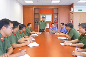 Công an Quảng Ninh vừa triệt phá thành công một đường dây tội phạm công nghệ cao lừa đảo, chiếm đoạt hàng trăm tỷ đồng. (Ảnh: Quốc Xã)