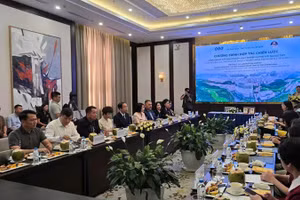 Quang cảnh lễ ký kết. (Ảnh: Quang Thọ)