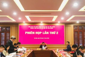 Đồng chí Lại Xuân Môn, Ủy viên Trung ương Đảng, Phó Trưởng ban Thường trực Ban Tuyên giáo và Dân vận Trung ương, Giám đốc Trung tâm Báo chí Đại hội XIV của Đảng chủ trì phiên họp.