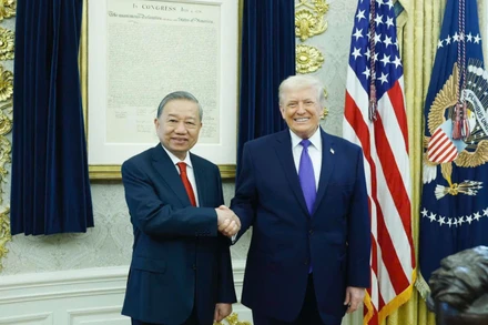 Tổng Bí thư Tô Lâm gặp Tổng thống Hoa Kỳ Donald Trump. (Ảnh: TTXVN)