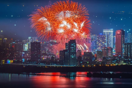 Thành phố Đà Nẵng trong đêm pháo hoa. (Ảnh: Trần Ngọc Tiến)