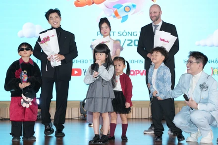 Các bạn nhỏ cùng một số nghệ sĩ sẽ xuất hiện trong chương trình truyền hình thực tế "Trường học siêu sao".