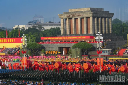 Quảng trường Ba Đình rực rỡ cờ hoa trong ngày Quốc khánh.