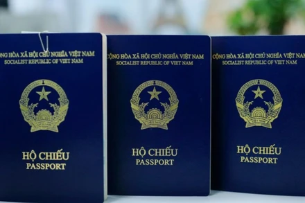 Năm 2026, hộ chiếu Việt Nam xếp thứ 86 toàn cầu, tăng 5 bậc so với xếp hạng năm ngoái. (Ảnh: TTXVN)