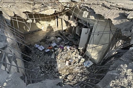 Một công trình ở Kabul, Afghanistan bị phá hủy sau khi trúng không kích của máy bay chiến đấu Pakistan, ngày 16/10/2025. (Ảnh: TTXVN)