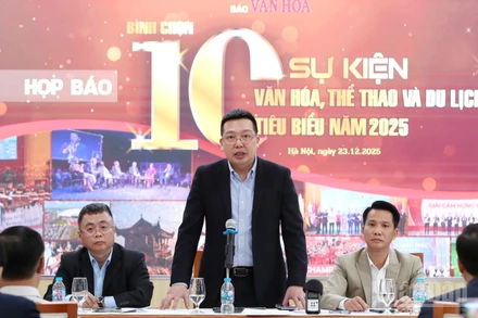 Đồng chí Nguyễn Anh Vũ, Tổng Biên tập Báo Văn Hóa, Trưởng Ban Tổ chức Bình chọn 10 sự kiện văn hóa, thể thao và du lịch tiêu biểu năm 2025 chia sẻ tại buổi họp báo. (Ảnh: TRẦN HUẤN)