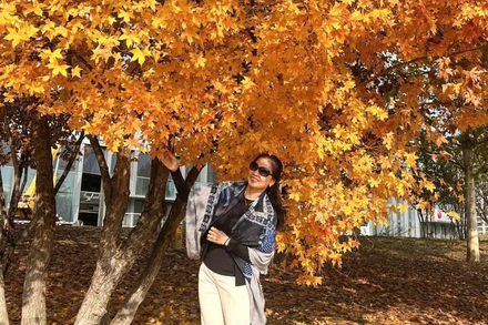 Du khách Việt Nam thích thú khi trải nghiệm mùa thu tại Trung Quốc.