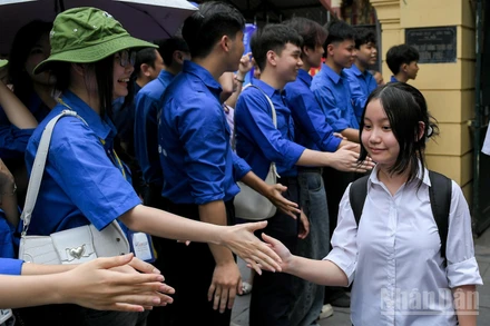 Thí sinh Kỳ thi tuyển sinh vào lớp 10 Hà Nội (Ảnh: THẾ ĐẠI)