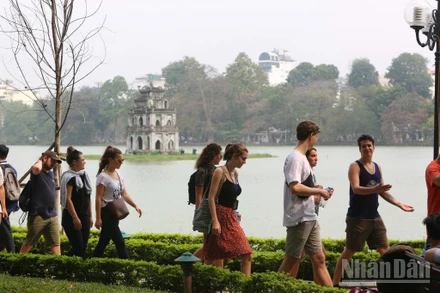 Tết Dương lịch và Tết Nguyên đán là giai đoạn cao điểm của ngành du lịch, thu hút nhiều du khách trong và ngoài nước. (Ảnh: THÀNH ĐẠT)