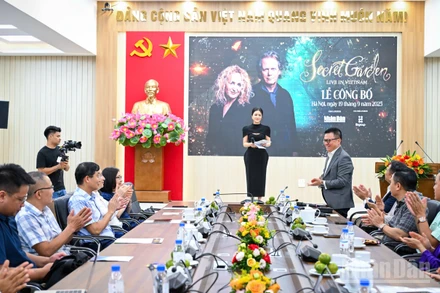 Đêm nhạc “Secret Garden Live in Vietnam” diễn ra vào 19 giờ 30 ngày 18/10 tại Trung tâm Hội nghị Quốc gia, Mỹ Đình, Hà Nội.