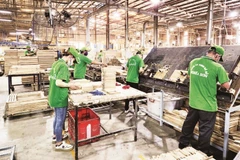 Sản xuất đồ gỗ xuất khẩu tại Công ty TNHH Đồ gỗ Nghĩa Sơn.