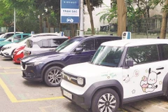 Chung cư Hoàng Anh An Tiến, xã Nhà Bè bố trí trạm sạc điện trước khuôn viên chung cư. (Ảnh THẾ ANH)