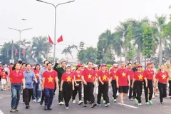 Nhân dân phường Bình Phước, tỉnh Đồng Nai tham gia Chương trình “Cùng Việt Nam tiến bước”.