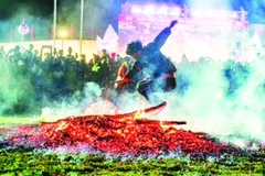 Lễ hội nhảy lửa của dân tộc Pà Thẻn, xã Tân Trịnh, tỉnh Tuyên Quang.