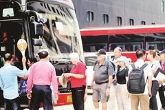 Khách du lịch tàu biển đến Quảng Ninh tăng mạnh trong dịp cuối năm 2025.