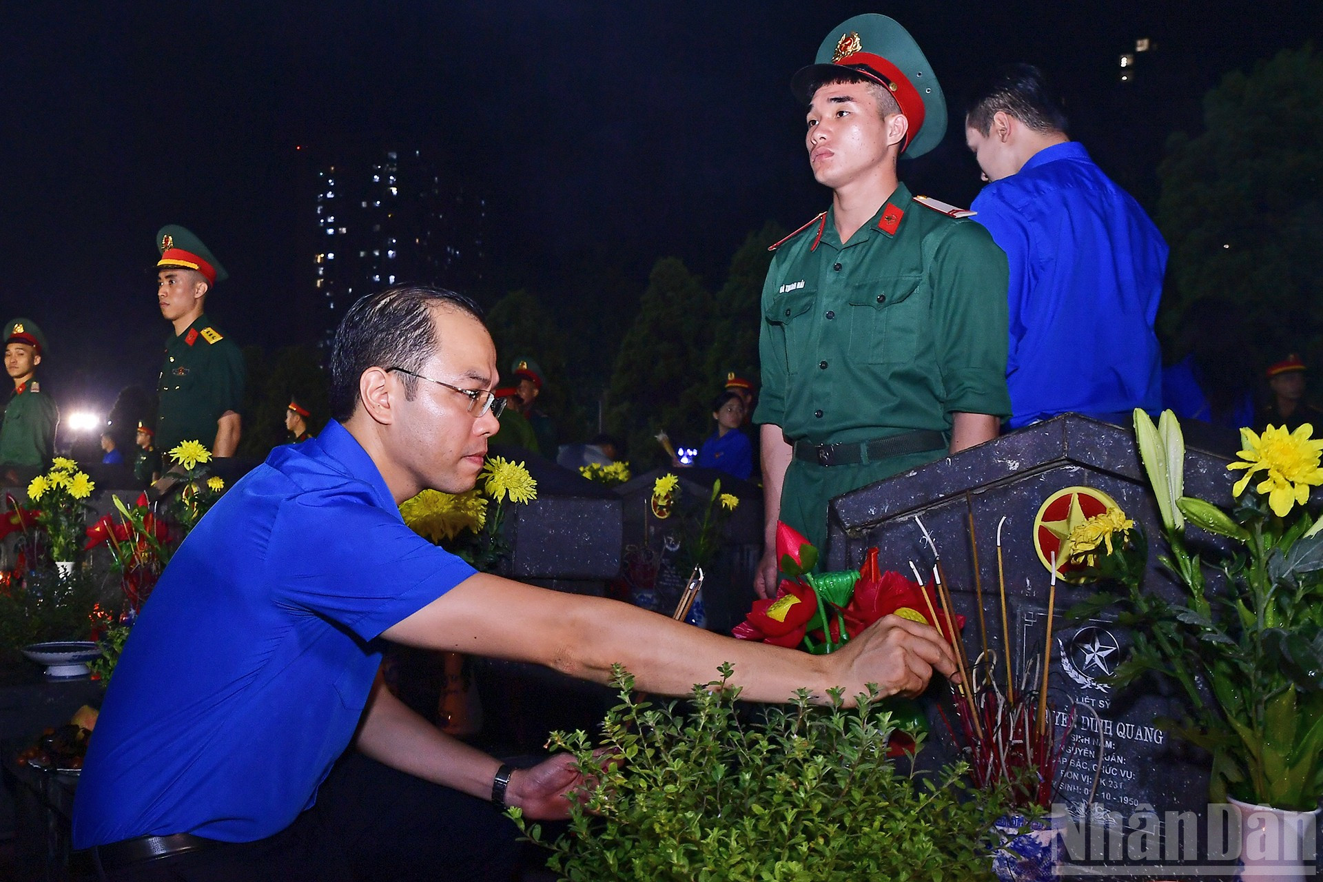 Nhân kỷ niệm 78 năm Ngày Thương binh-Liệt sĩ (27/7/1947-27/7/2025) và 80 năm Ngày thành lập nước Việt Nam Dân chủ Cộng hòa (nay là nước Cộng hòa Xã hội chủ nghĩa Việt Nam, 2/9/1945-2/9/2025), Thành đoàn Hà Nội tổ chức chuỗi chương trình thể hiện đạo lý “Uống nước nhớ nguồn”, truyền thống “Đền ơn đáp nghĩa”, khơi dậy lòng tự hào dân tộc và trách nhiệm của thế hệ trẻ. ndo_br_miu-4524.jpg