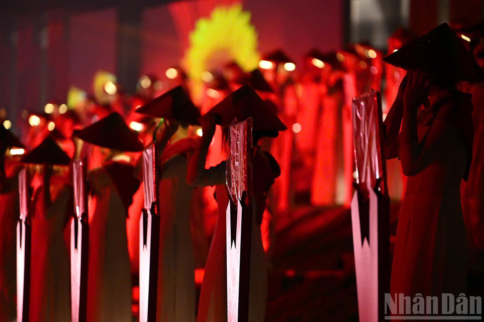 Nearly 300 restored portraits of fallen soldiers were placed respectfully on either side of the stage. ndo_br_6a46ce07cf7f4021196e.jpg