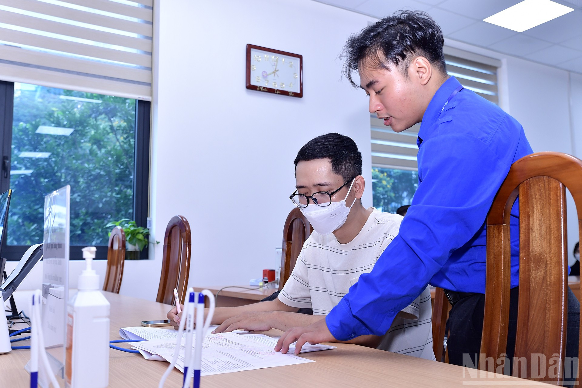 Với phương châm hiểu địa bàn, vững công nghệ, hỗ trợ tận tâm, lan tỏa hiệu quả, các đội hình thanh niên tình nguyện sẽ hỗ trợ chính quyền địa phương cập nhật, đồng bộ dữ liệu dân cư và dữ liệu hành chính sau sáp nhập. ndo_br_miu-3236.jpg