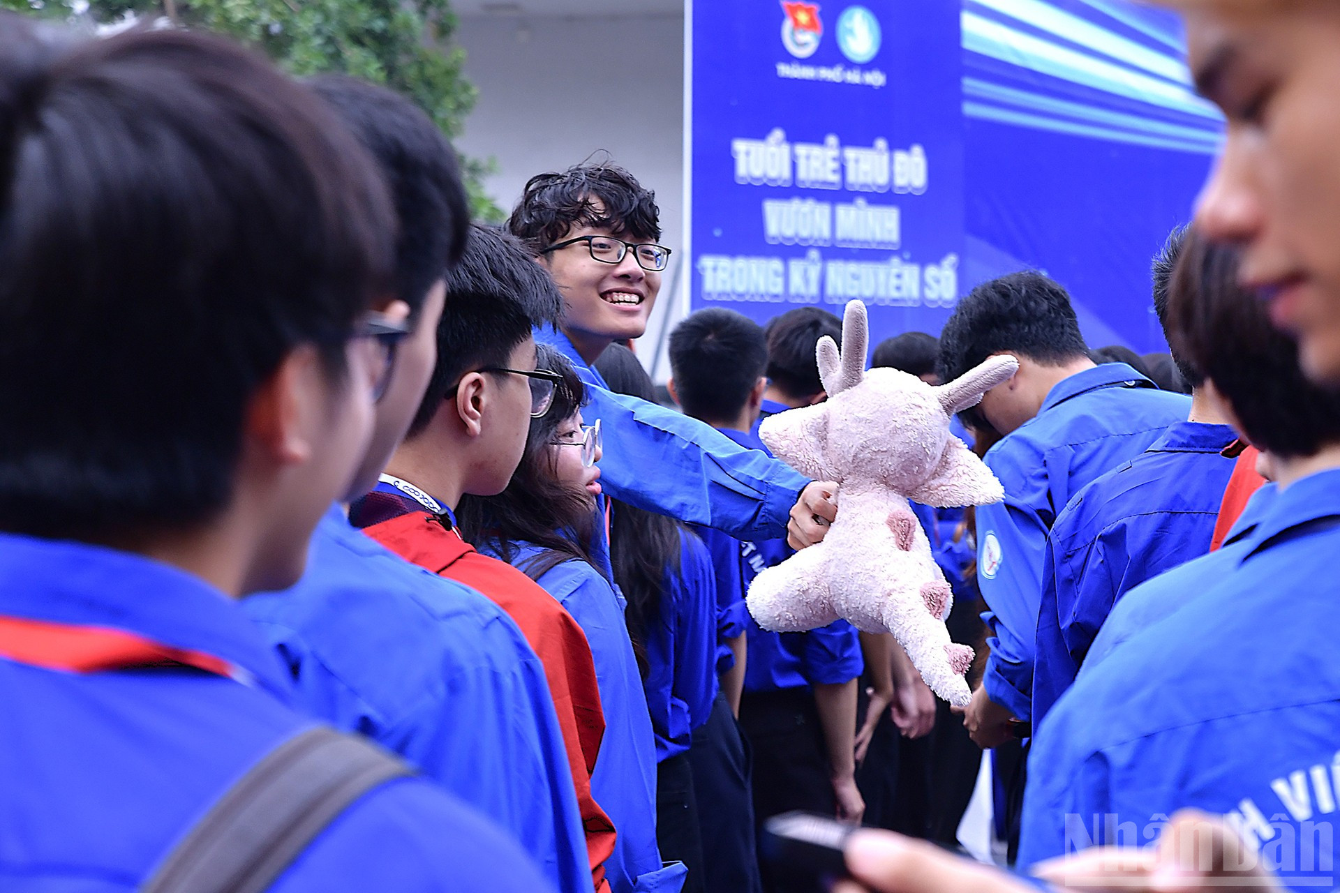 Những gương mặt trẻ trung, đầy nhiệt huyết trước giờ lên đường. ndo_br_miu-4156.jpg