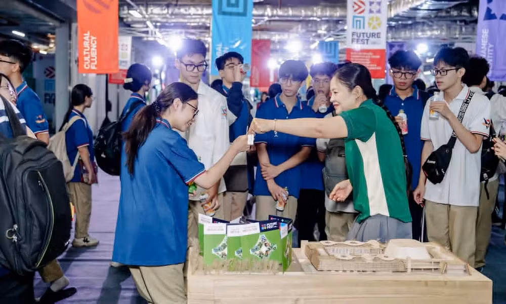 Học sinh, sinh viên được trải nghiệm tại ngày hội. 