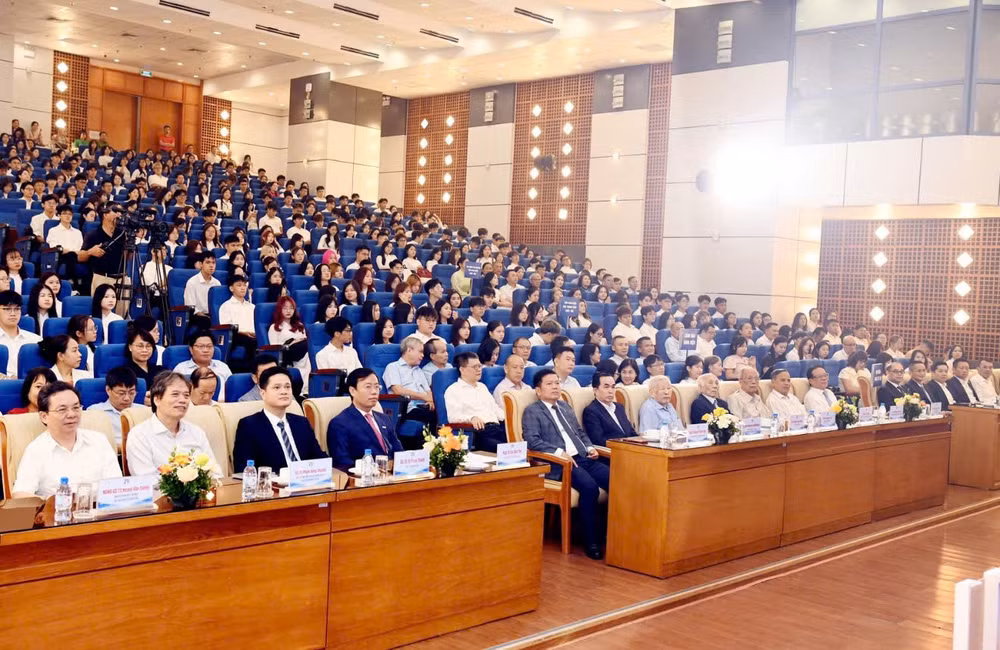 Quang cảnh buổi lễ tại Đại học Kinh tế Quốc dân. (Ảnh: TUẤN ANH)