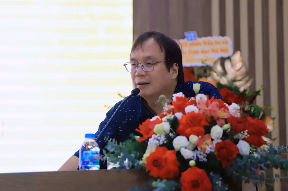 Chủ tịch Hội đồng thành viên, Tổng Giám đốc Nhà xuất bản Giáo dục Việt Nam Nguyễn Tiến Thanh phát biểu tại buổi lễ.