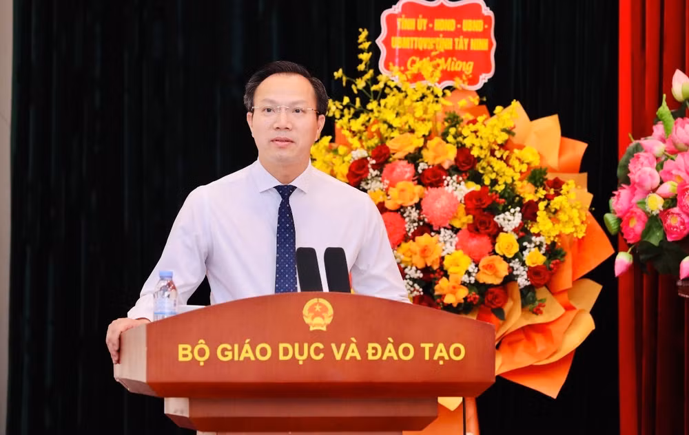 Thứ trưởng Đoàn Trung Kiên phát biểu nhận nhiệm vụ.