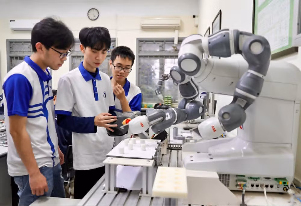 Giờ thực hành nghiên cứu khoa học của sinh viên Đại học Công nghệ (Đại học Quốc gia Hà Nội) (Ảnh: Ngọc Thành)